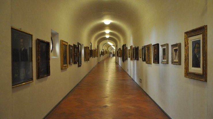 Крытая галерея с самым большим собранием портретных работ художников, на которых они запечатлели себя