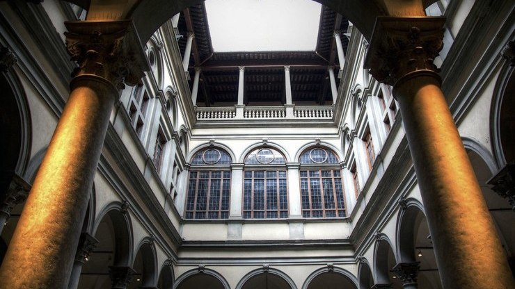 Внутренний дворик палаццо Строцци во Флоренции