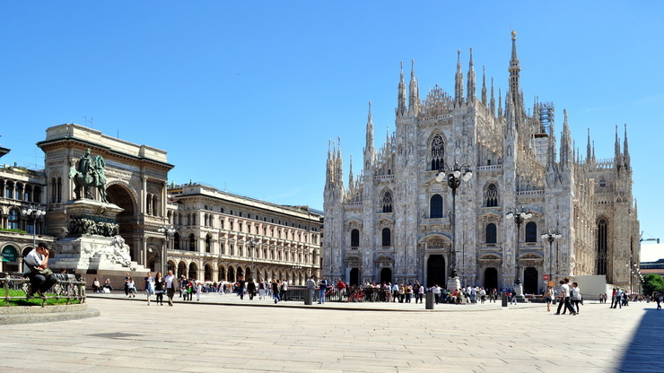 Знаменитый католический собор в историческом центре Милана